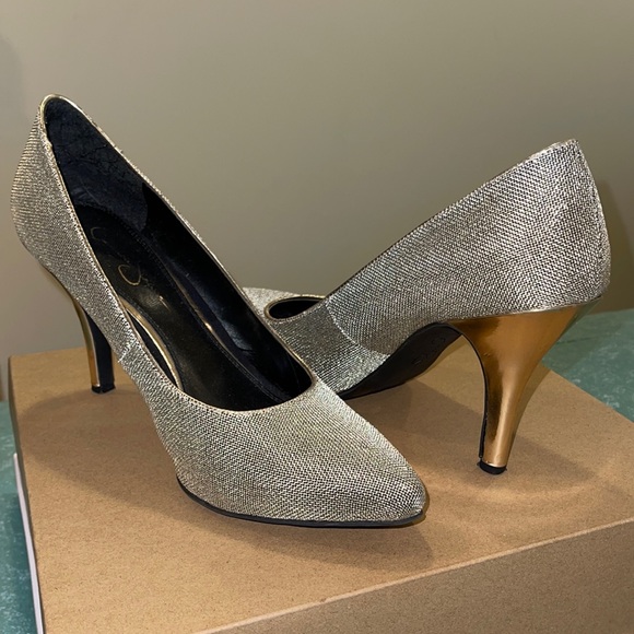 Jessica’s Simpson Gold Heels - Picture 1 of 1